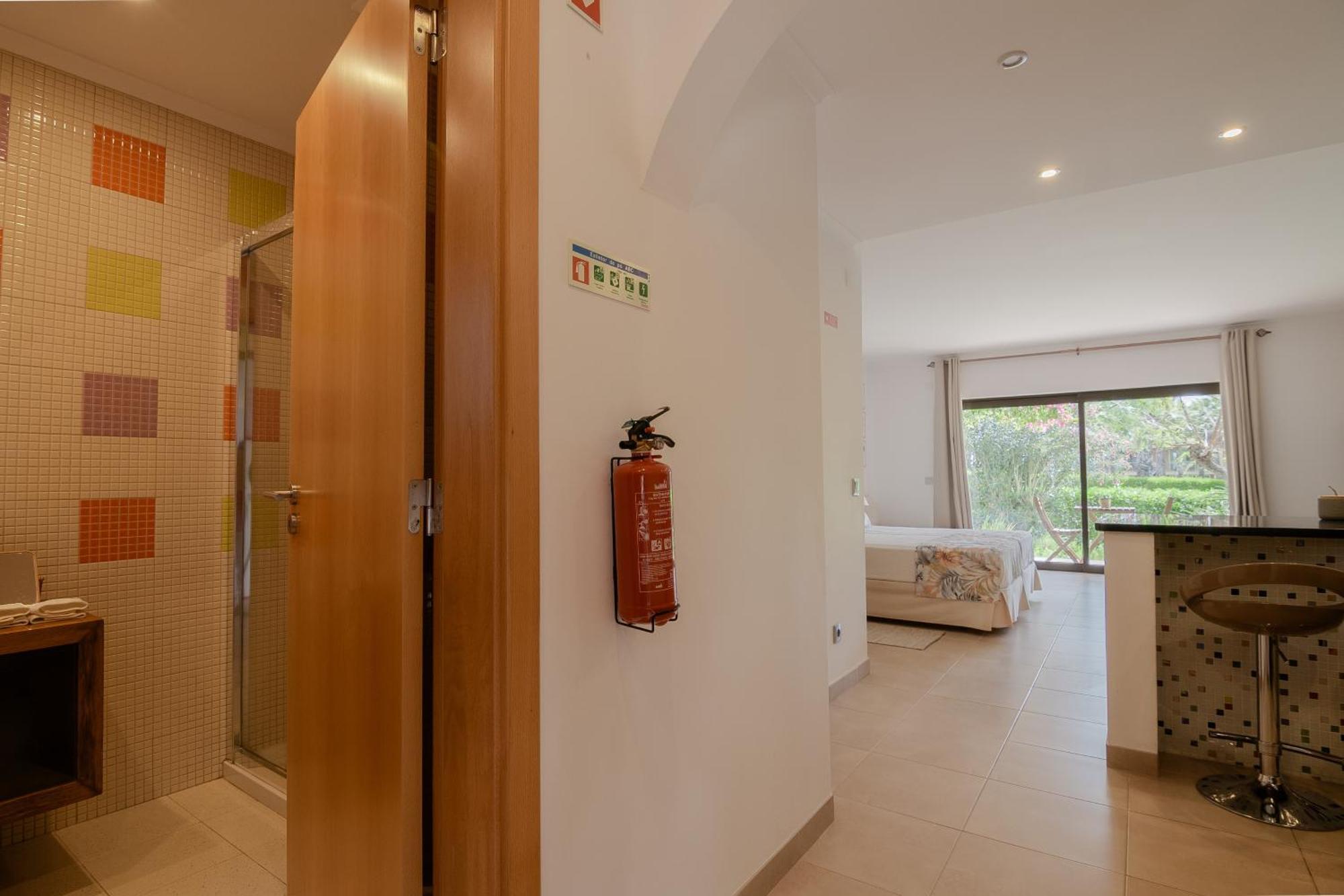Coastal Retreat With Pool And Beach Access By Drago Rentals Albufeira Buitenkant foto